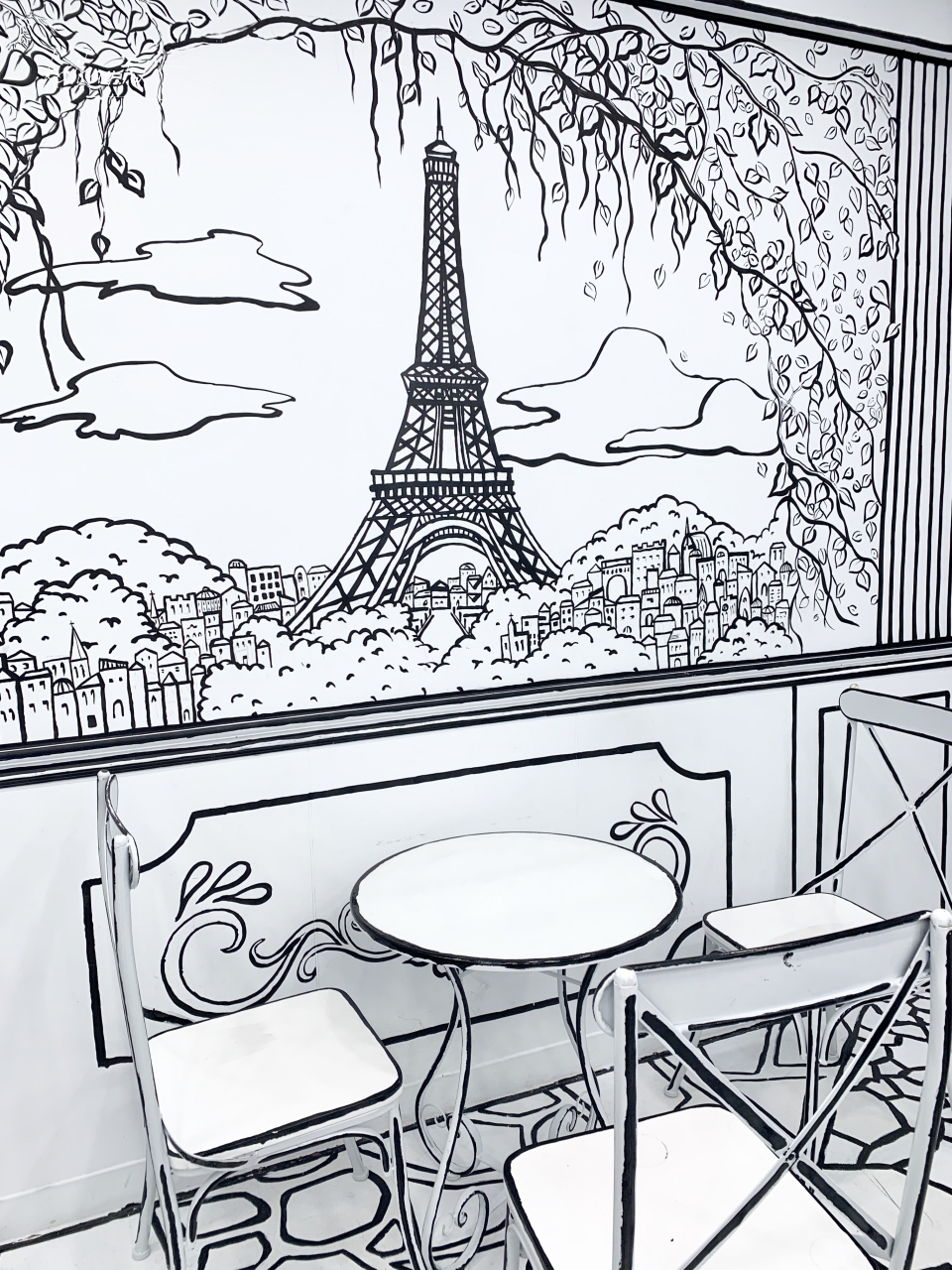 ☆【新北/新莊】2D黑白繪本風把歐洲街景“畫”進咖啡廳！2D Cafe 新北旗艦店