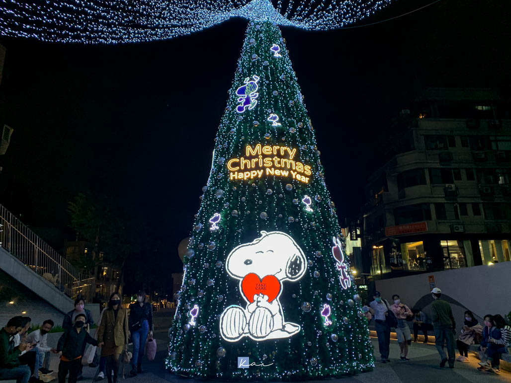 ☆【台北聖誕】巨大「史努比聖誕樹」、燈海隧道！心中山線性公園2021耶誕樹登場