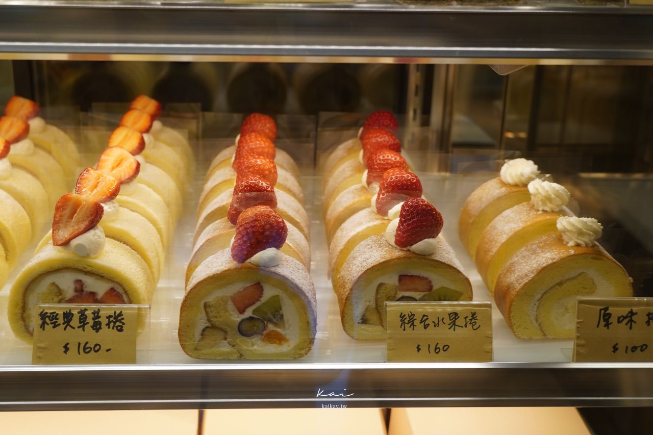 ☆【宜蘭美食】Tasweet菓子屋。全台最強水果捲！落羽松第一排無敵窗景