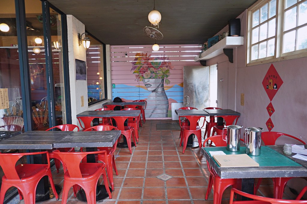 ☆【新北｜淡水】去年在馬倫巴 CAFÉ。淡水河邊的地中海風復古咖啡廳