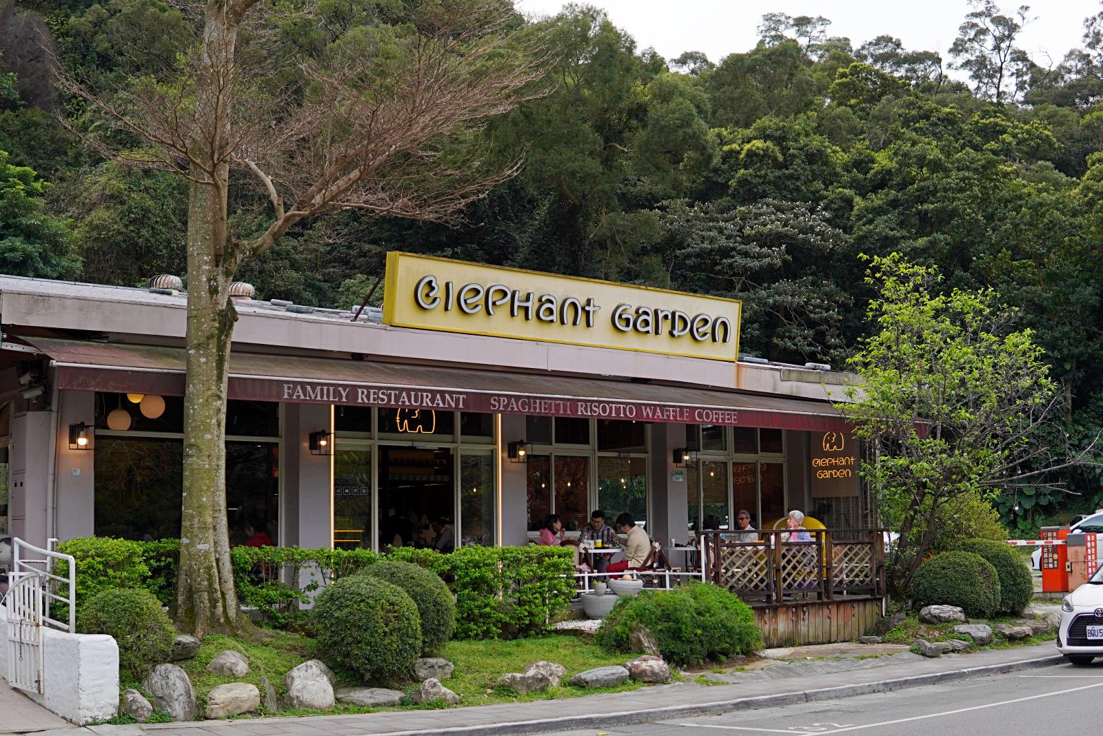 ☆【內湖美食】象園咖啡。台北最美湖畔景觀咖啡廳，竟然有超大停車場！