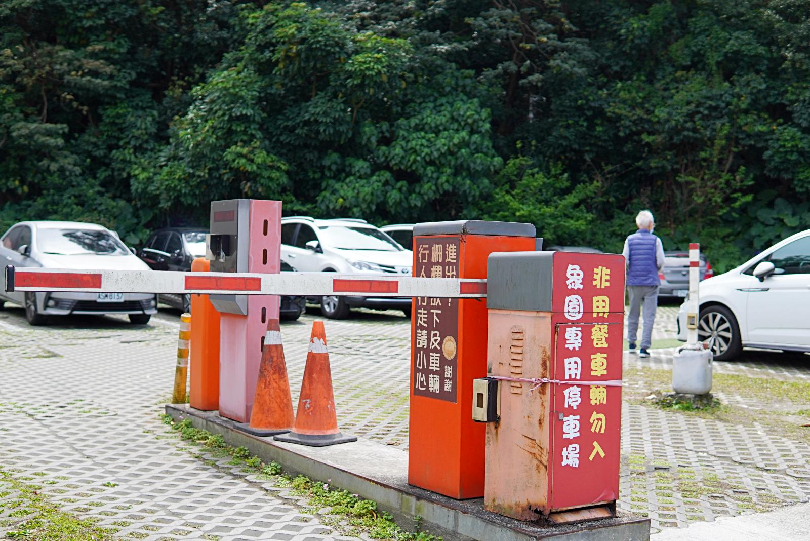 ☆【內湖美食】象園咖啡。台北最美湖畔景觀咖啡廳，竟然有超大停車場！