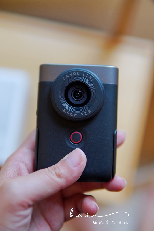 ☆【3C】最新Vlog口袋相機「CANON Powershot v10」開箱。自帶腳架、翻轉鏡頭好用嗎？推薦和不推薦的心得老實說