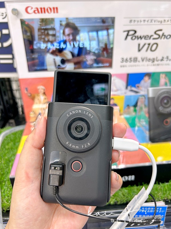 ☆【3C】最新Vlog口袋相機「CANON Powershot v10」開箱。自帶腳架、翻轉鏡頭好用嗎？推薦和不推薦的心得老實說