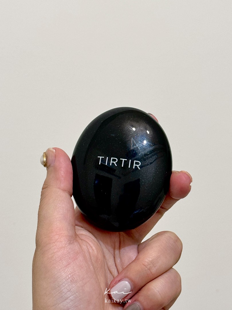 ☆日本爆紅TIRTIR氣墊粉餅開箱試色。鵝卵石氣墊粉、紅、銀、黑四款怎麼選？